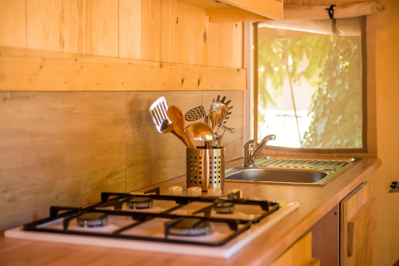 Sunflower Camping Villa Novigrad 4*, Mareda
